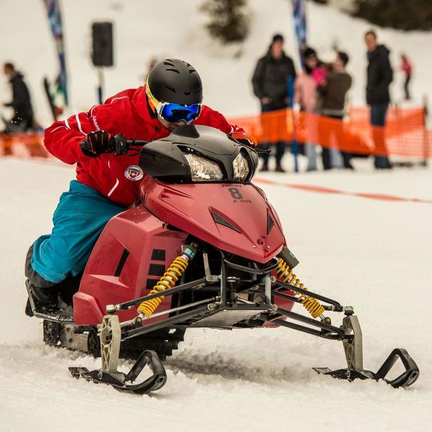 Snowmobile fahren und Käsefondue essen (1 Person)